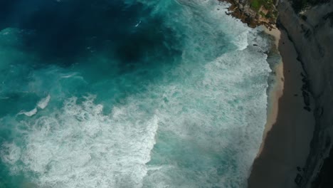 Bird-eye-view-drone-flies-above-Diamond-Beach-Nusa-Penida,-Bali,-Indonesia