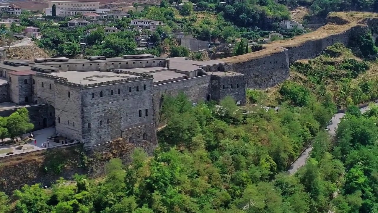 Esplorando l'architettura antica in veduta aerea di Argirocastro, Albania