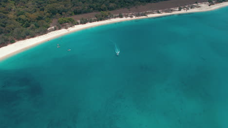 Bootleben-Am-Strand,-Im-Urlaub,-Abgelegene-Lage-Von-Airlie-Beach