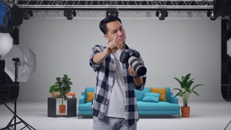 photographer disapproving in a studio