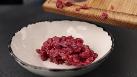 preparación del tartar de carne de res