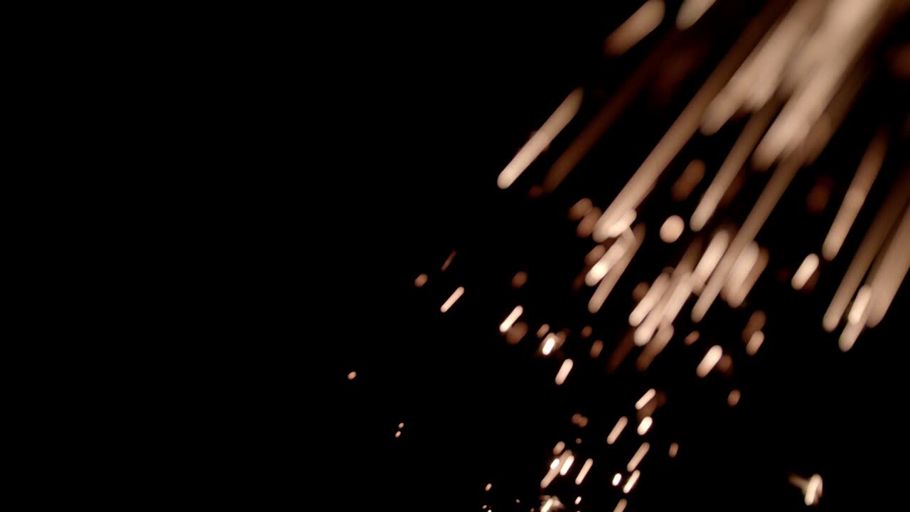 chispas amarillas brillantes sobre un fondo negro