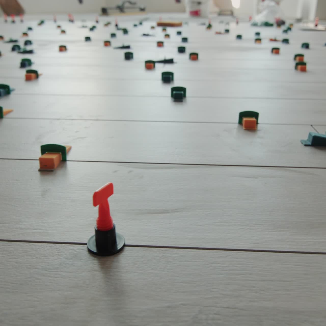 baldosas de cerámica colocadas en el suelo 5