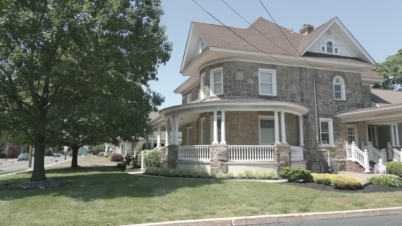 dron widok budynku w dźwigu kamery jak strzał