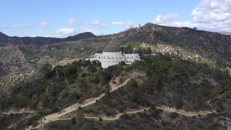 Disparo-De-Drones-Orbitando-El-Observatorio-Griffith-Y-El-Letrero-De-Hollywood-En-Los-Ángeles