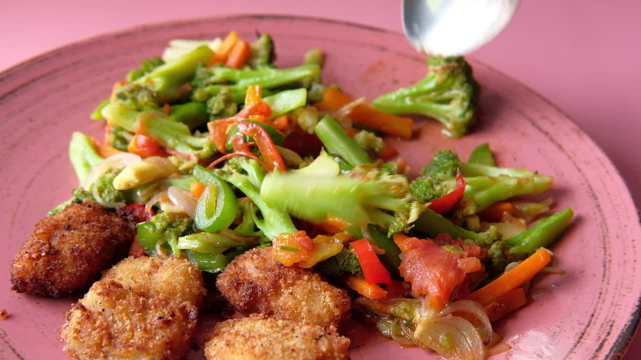 pescado frito con fritos de verduras