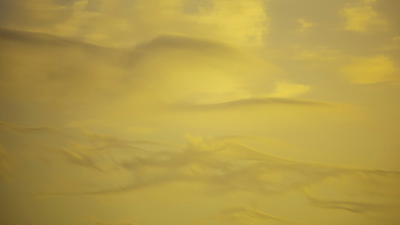 노란색 안개 하늘과 구름 타임 스