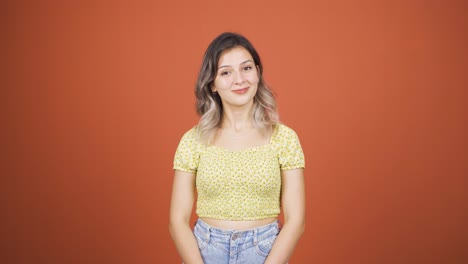 la joven a la que le gustó y aprobó las noticias que oyó.