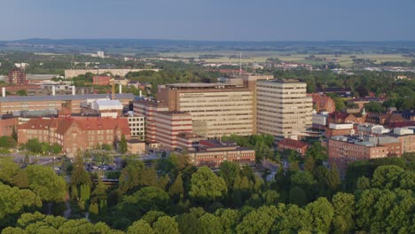 Städtische-Architektur-über-Der-Innenstadt-Von-Lund-In-Der-Provinz-Skane,-Schweden-Im-Sommer