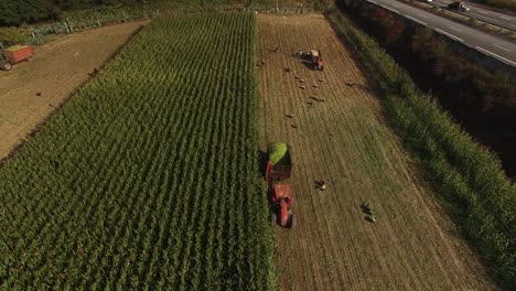 Tractor-En-Vista-Aérea-De-Campo