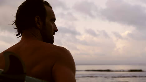 surfista al atardecer