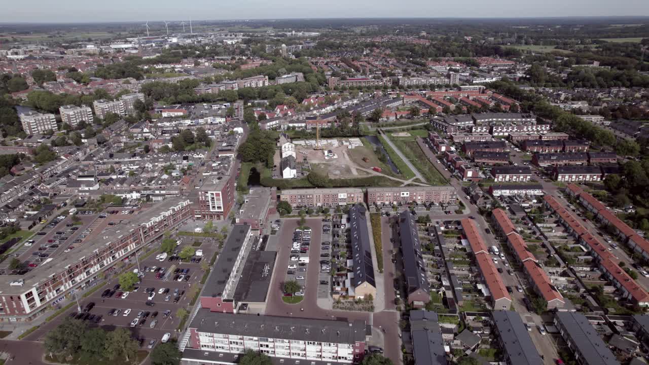 pan revelado del barrio residencial holandés waterkwartier en los suburbios de zutphen, países bajos