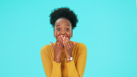 cara, sonrisa y mujer negra emocionada