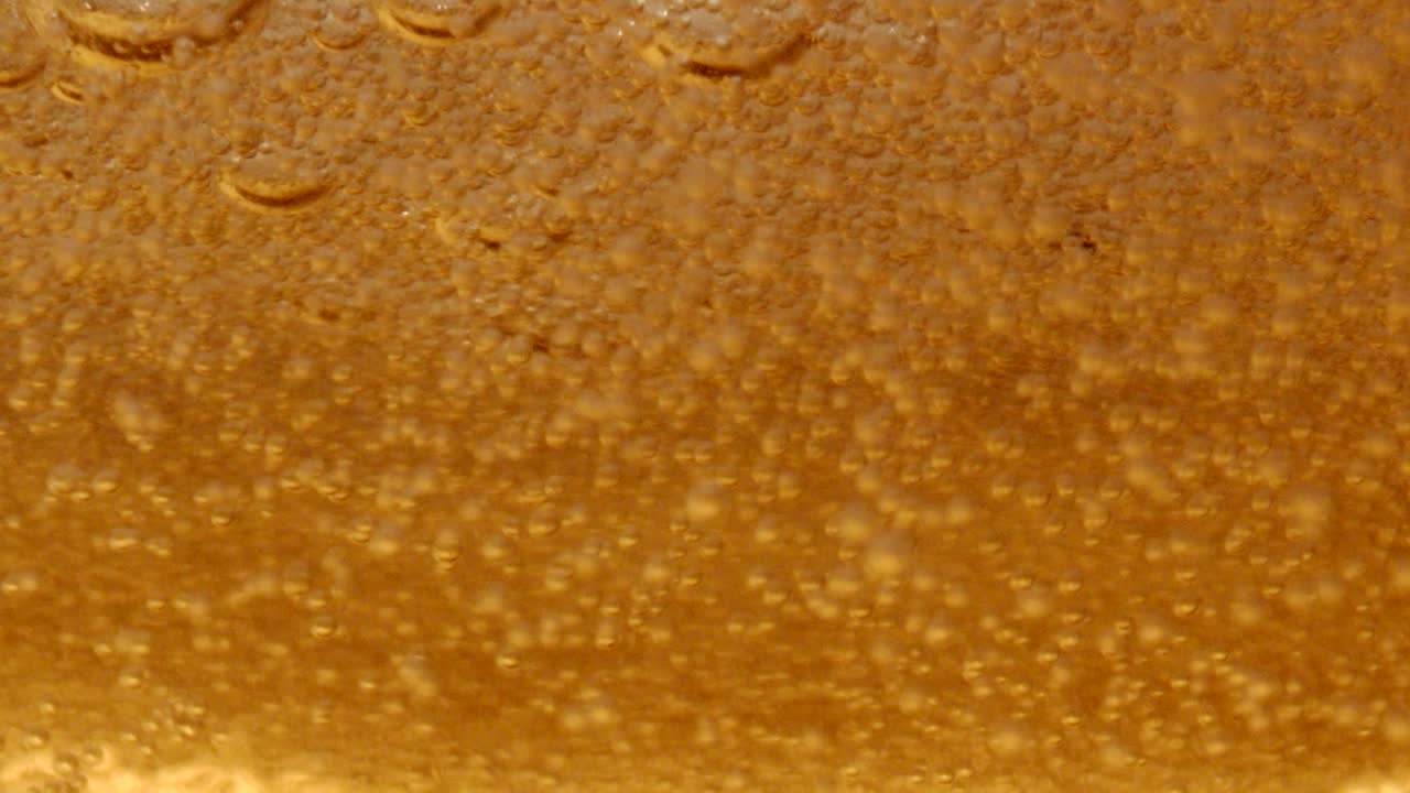 Drink with fizzing air bubbles