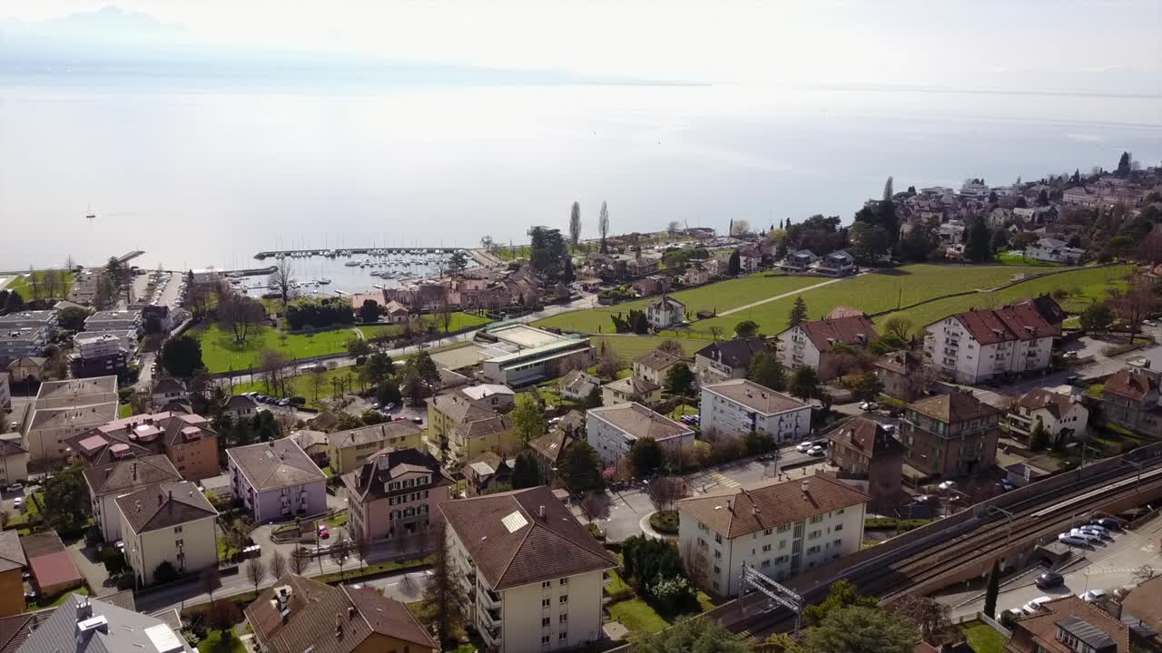 vista aérea de drones de la vista del lago de ginebra desde lausana, suiza