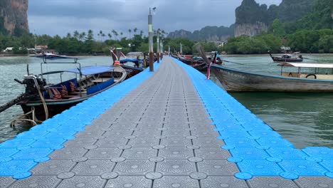 Arrival-at-boat-dock-in-Railay,-rocks,-palm-trees,-motor-boats