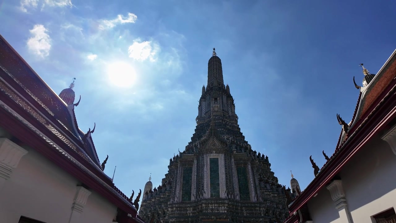 Wat Arun, Tempio dell'Alba, monumento buddista a Bangkok, Thailandia.
