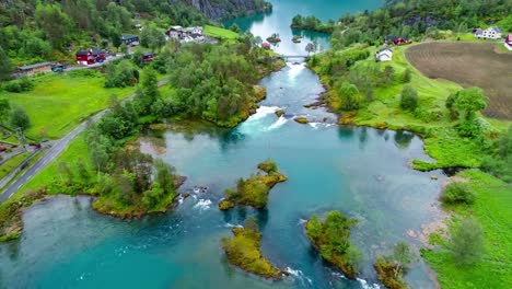 Lago-Lovatnet-Hermosa-Naturaleza-Noruega.