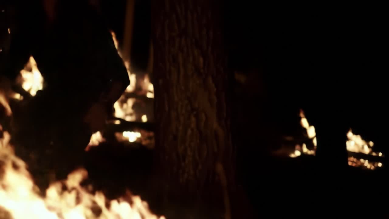 A Terrifying Encounter with Wildfire: A Glimpse into the Dangers of Flames in Dense Forests as a Blaze Engulfs Surroundings in an Intense Fire Scene