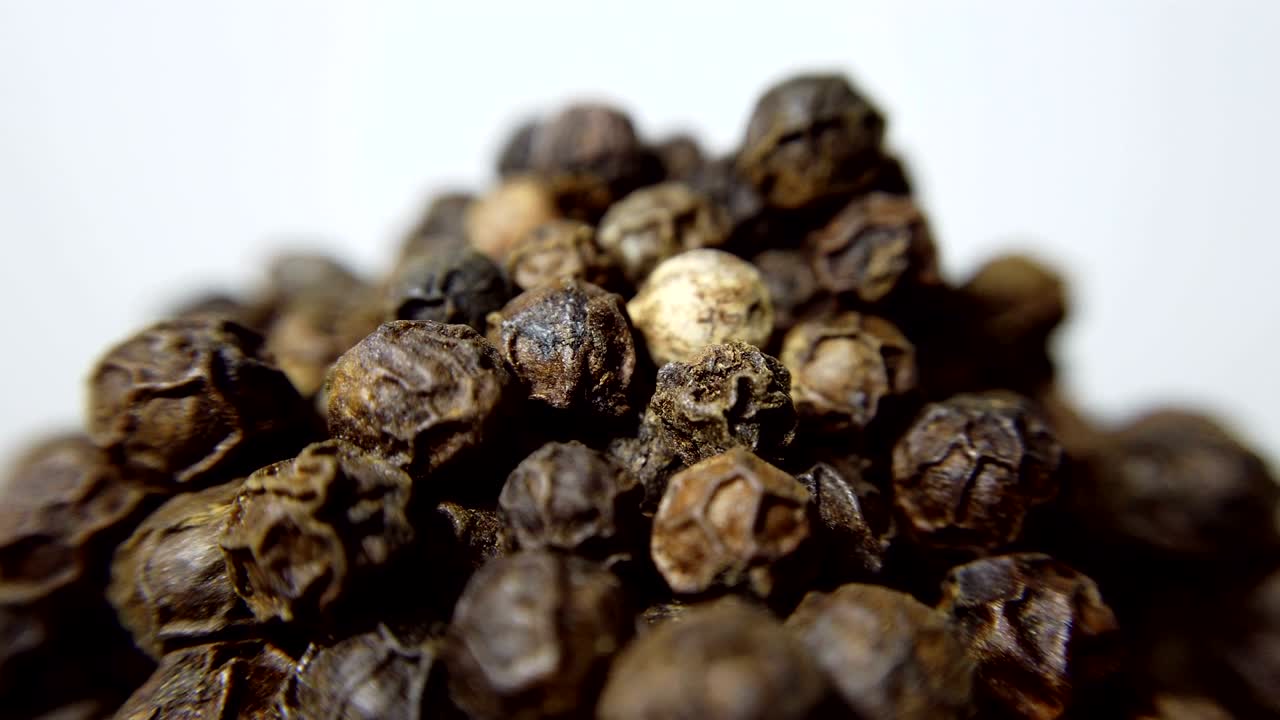 pimienta negra en primer plano, en bucle 360 video macro