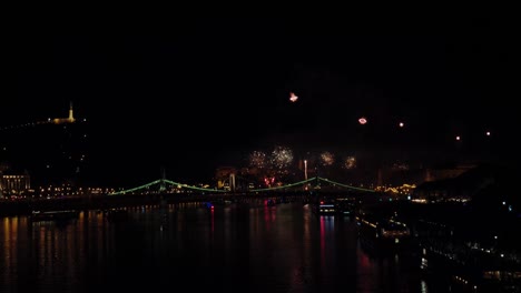 Fireworks-Over-The-City-of-Budapest-on-Chain-Bridge,-Danube-River,-Hungary,-20