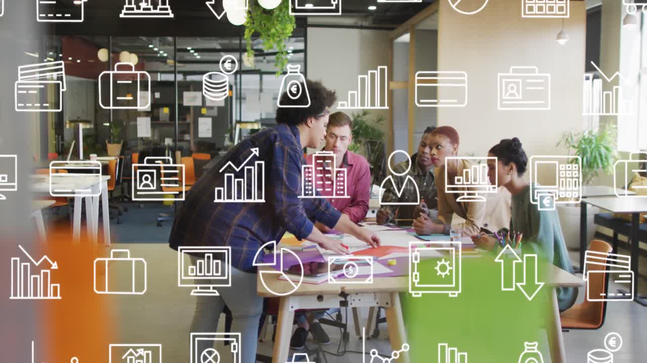 animación de múltiples iconos moviéndose sobre diversos compañeros de trabajo compartiendo ideas en la oficina