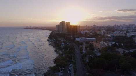 volando sobre malecon en santo domingo al atardecer