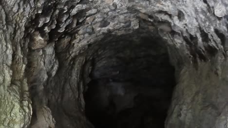 disparo de un agujero profundo en la cueva de kreo, semarang, java central, indonesia