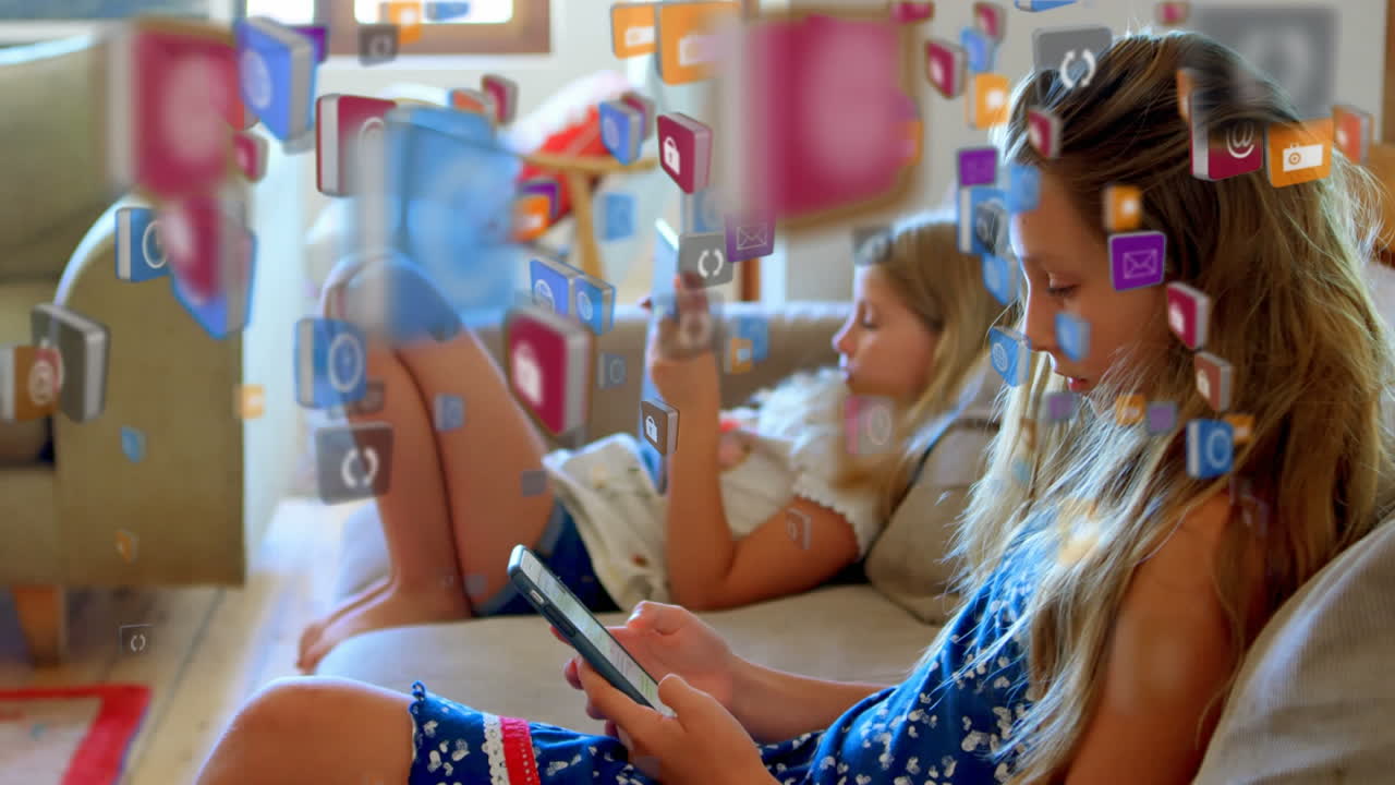 iconos de las redes sociales que se mueven contra la niña usando una tableta digital