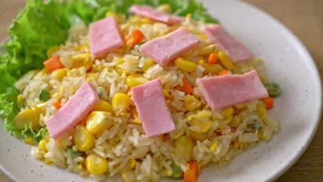 Arroz-Frito-Casero-Con-Jamón-Y-Verduras-Mixtas