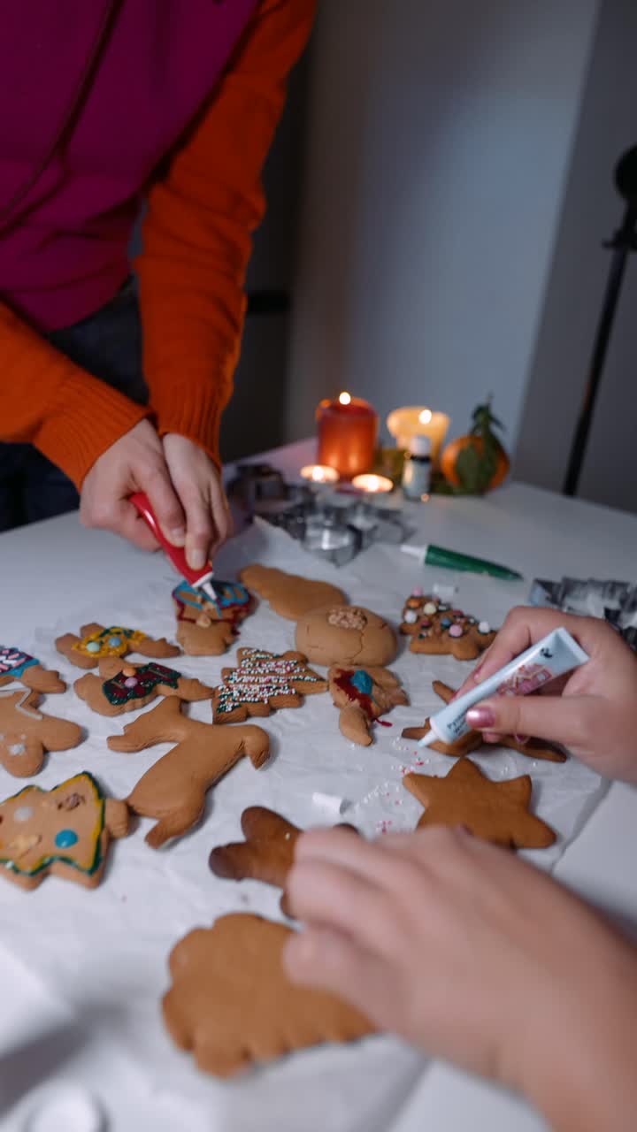 Decorating Gingerbread Cookies for the Holidays