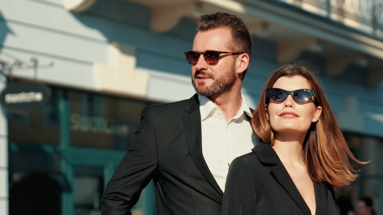 도시에서 세련된 커플