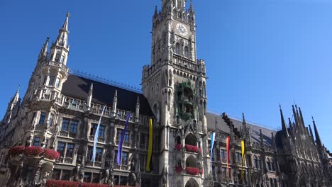 The-Frauenkirche-church-in-Marienplatz-Munich-Germany