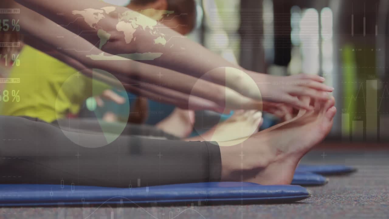 animación de la interfaz infográfica sobre mujeres caucásicas haciendo estiramientos en el gimnasio