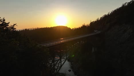 Luftaufnahme-Der-Deception-Pass-Bridge,-Die-Whidbey-Island-Mit-Fidalgo-Island-Verbindet