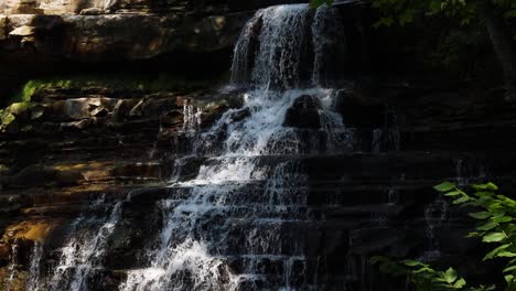 El-Parque-Nacional-De-Cuyahoga-En-El-Corazón-De-Cleveland-Es-Un-Lugar-Inesperado-Para-Las-Serenas-Cataratas-De-Brandywine