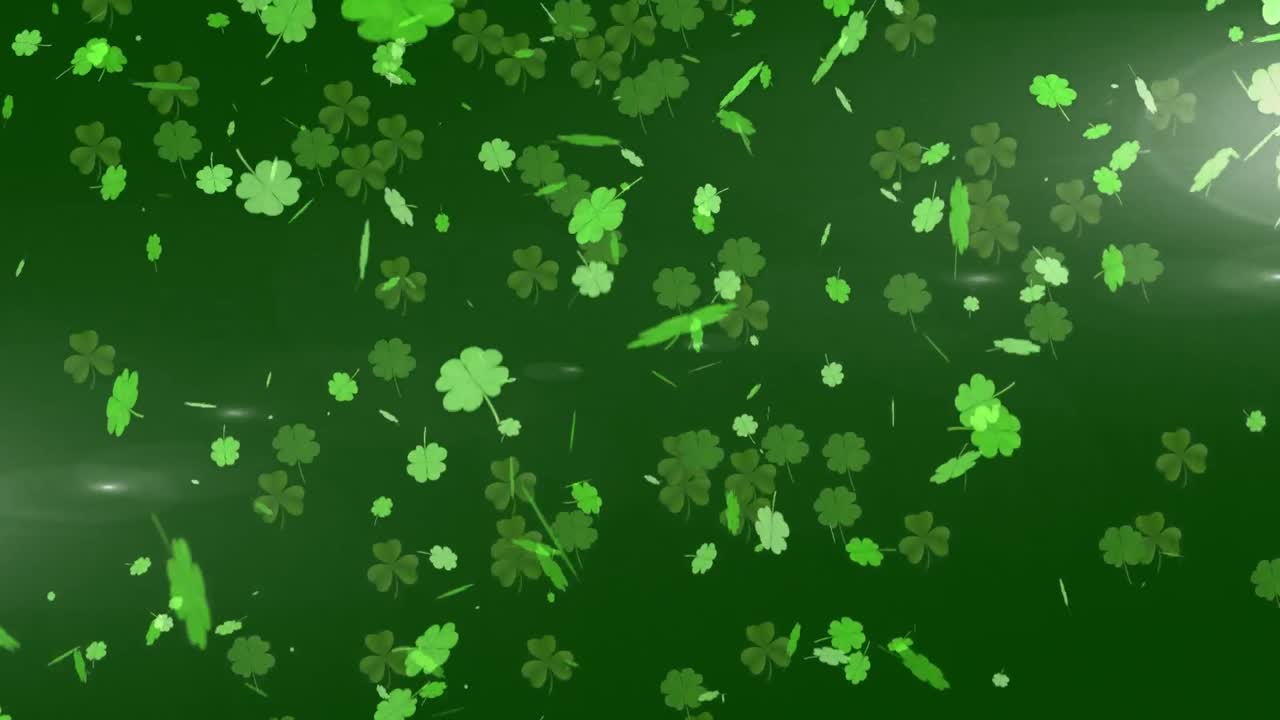 Animazione di trifogli verdi che cadono su sfondo verde scuro per San Patrizio