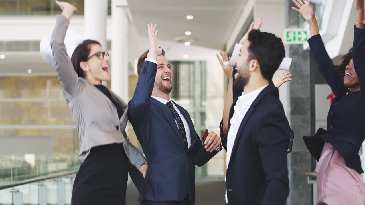 celebrando otra victoria para el equipo