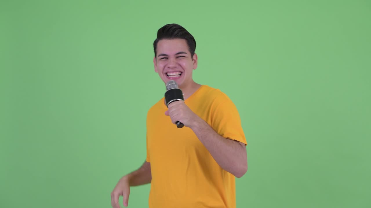 젊은 잘생긴 다민족 남자