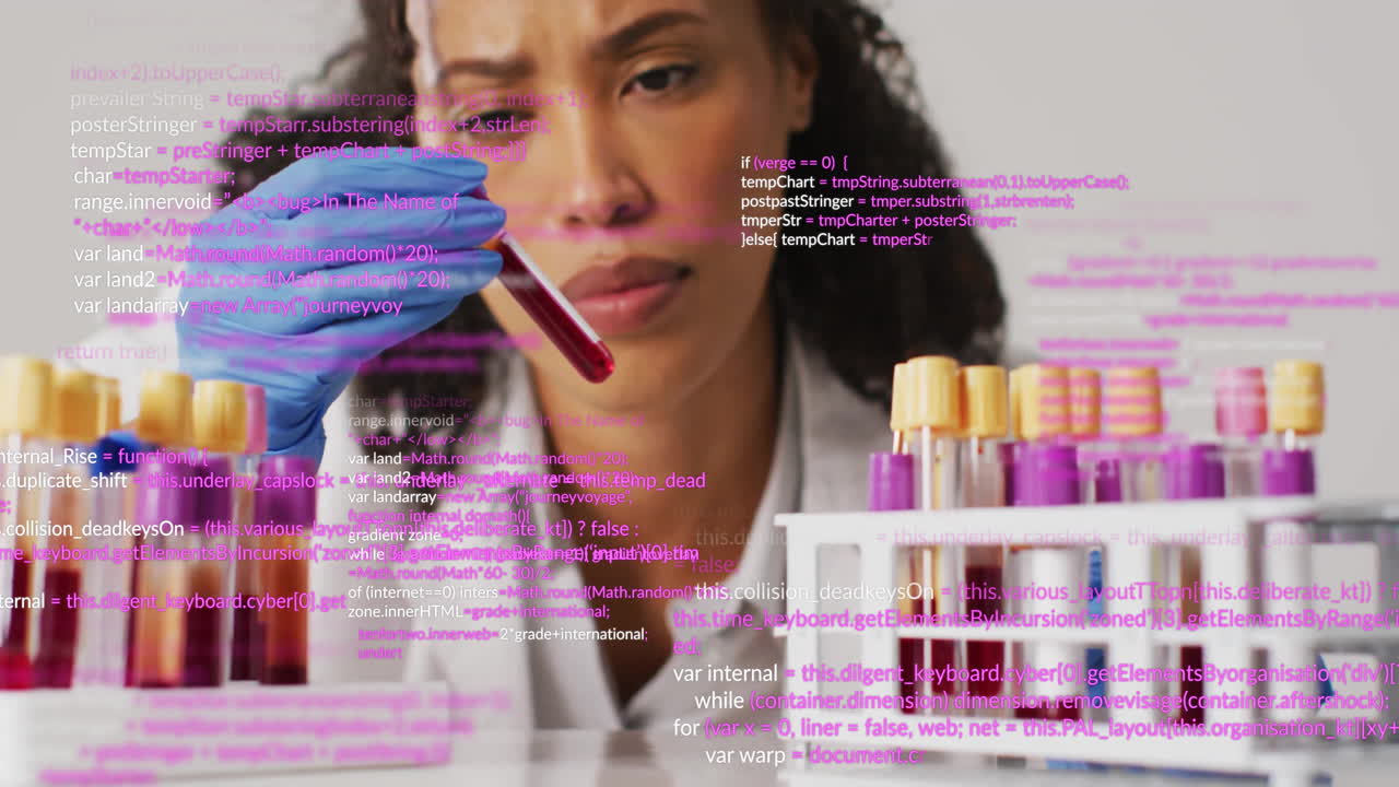 sosteniendo el tubo de ensayo, el científico analizando la muestra de sangre a través de la animación del código de programación