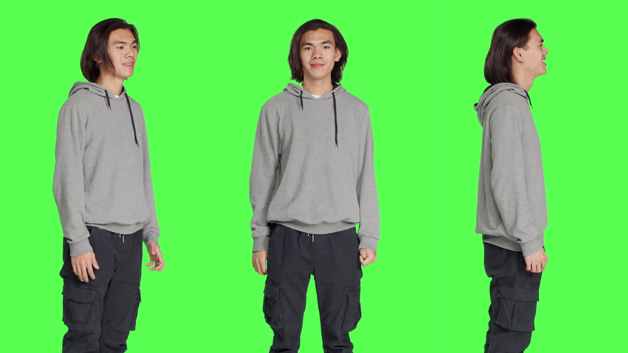 스튜디오에 서 있는 아시아 친절한 모델