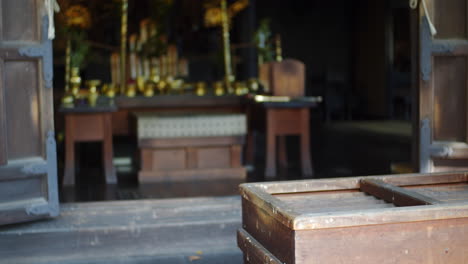 Meditating-area-in-an-old-temple-in-Kyoto,-Japan-soft-lighting