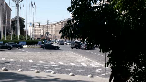 vídeo de la ciudad del tráfico de automóviles en kiev