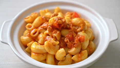 Macarrones-Con-Salsa-De-Tomate-Y-Cerdo-Picado,-Chop-Suey-Americano,-Goulash-Americano