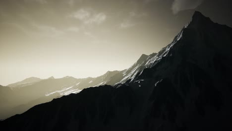 Nube-De-Tormenta-Sobre-Dolomitas