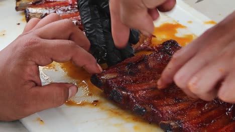 tratando de determinar la mejor manera posible de hacer los cortes de las costillas para una competencia de cocina a la parrilla