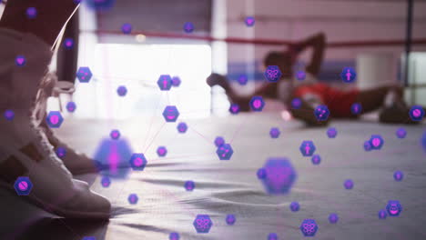 animación de iconos sobre la sección baja de cajas biraciales practicando con el oponente acostado en el ring