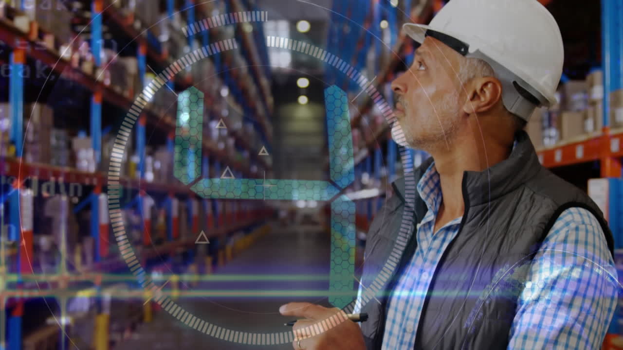 animación de escaneo de alcance y procesamiento de datos sobre el hombre escribiendo en el clipboard en el almacén