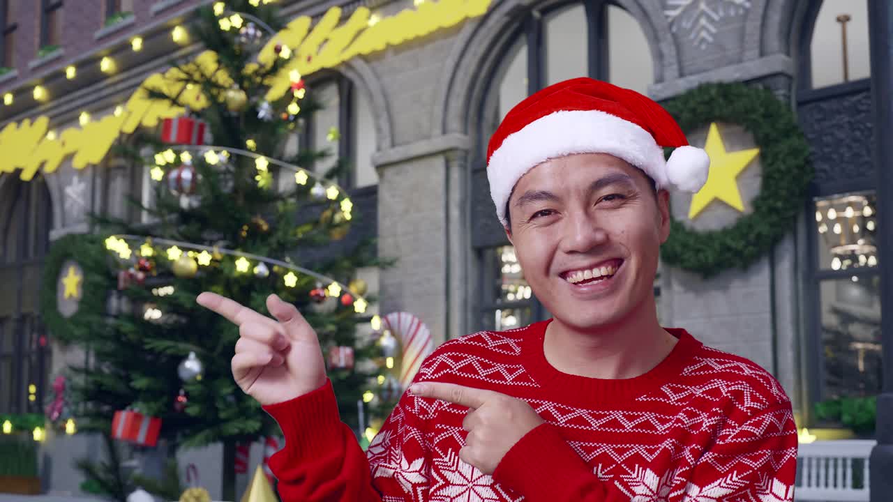 산타 모자를 입은 남자가 크리스마스 트리를 가리키고 있다