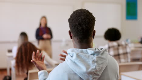 educación y un estudiante hablando de vuelta